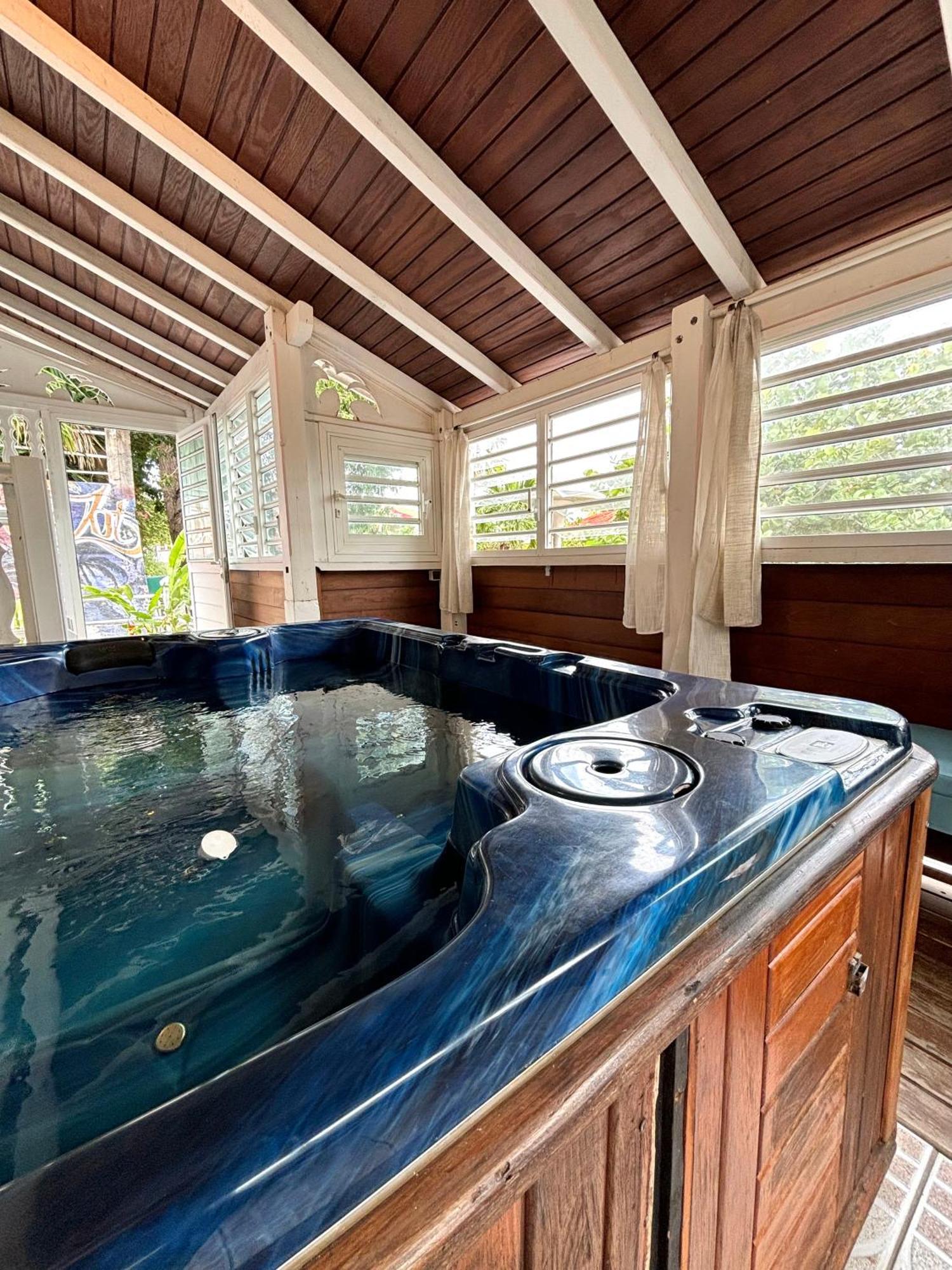 Le Nid De Lorhila - Jacuzzi, Piscine, Plage Sainte-Anne  Buitenkant foto